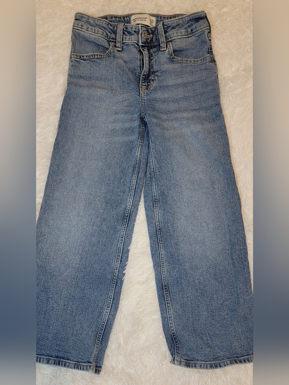 Abercrombie Kids High Rise Wide Leg Jeans. Size 9/10 SHORT